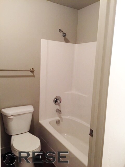 Building Photo - Awesome Vineyard THouse w attached one car garage