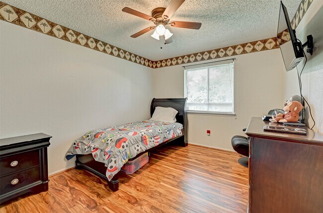 Building Photo - 16355 Sierra Grande Dr