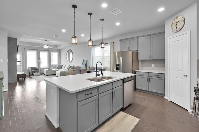 Building Photo - 3791 Lake Bend Shore Dr