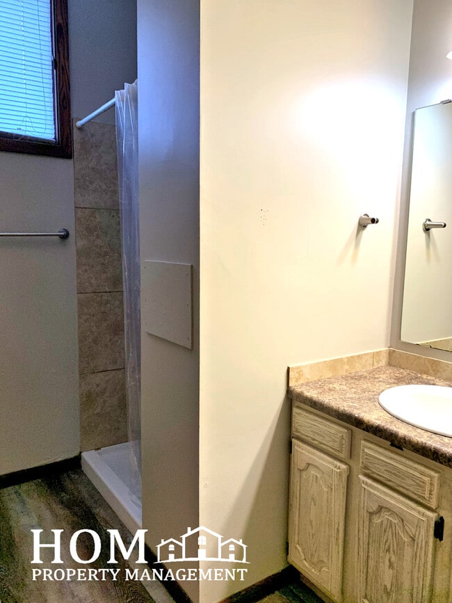 Building Photo - 25 Camelot Ln