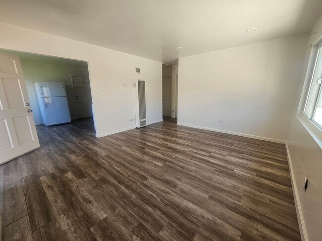 Building Photo - B Ave apartments