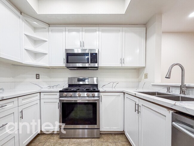 Building Photo - 11933 Goshen Ave