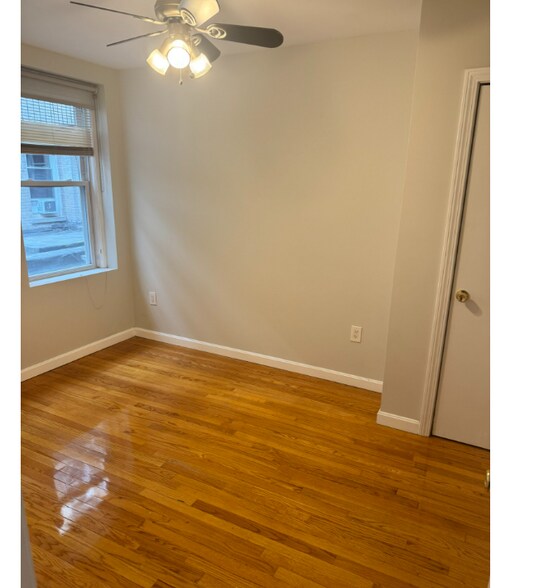 Building Photo - 220 Hanover St