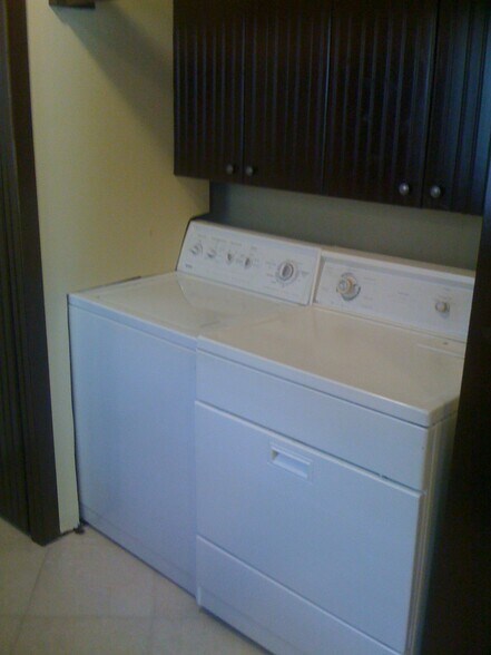 Building Photo - 1231 Longwood St