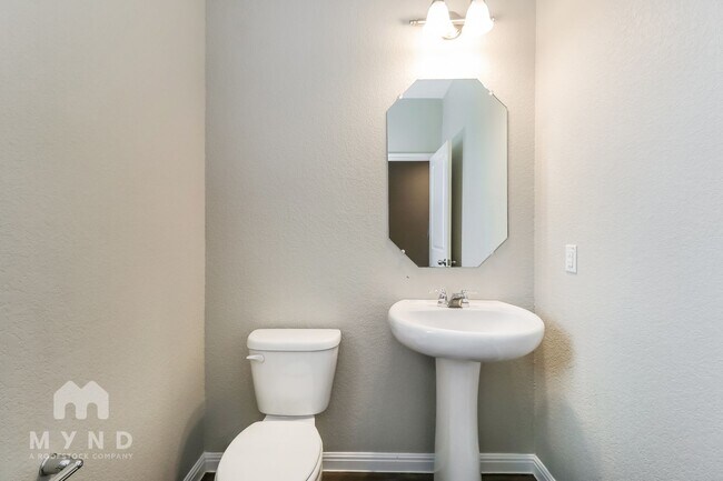 Building Photo - 12612 Henry Clay Dr