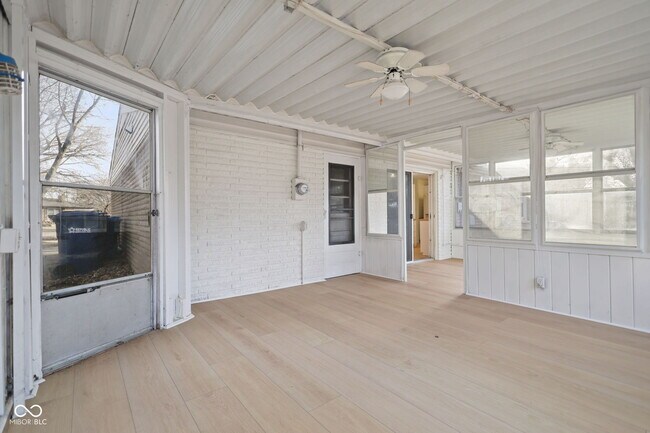 Building Photo - 8856 Moll Dr