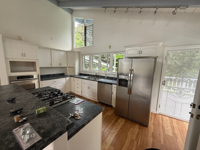 Building Photo - $3,800 / 3 bedroom, 2 bath, multi-level ho...