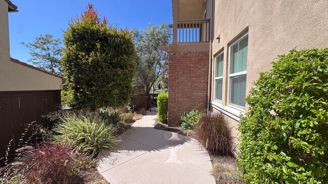 Building Photo - Luxury 4 Bedroom Home in La Costa Greens