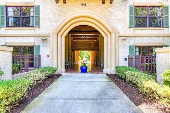 Building Photo - 945 Registry Blvd