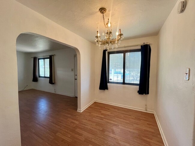 Building Photo - Charming 2 Bedroom 1 Bathroom Home In The South San Pedro Neighborhood!