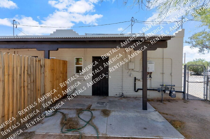 Building Photo - 3048 N Sparkman Blvd