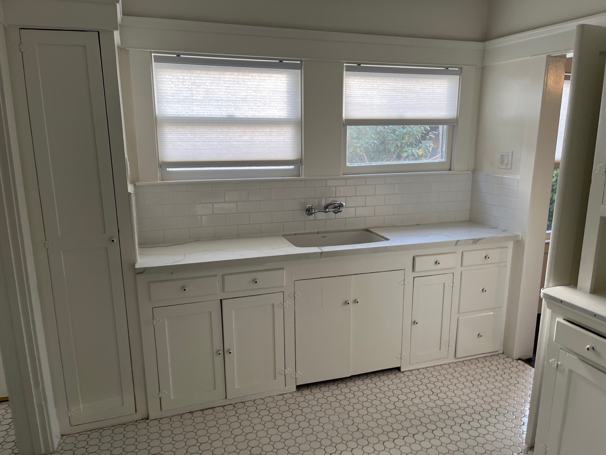 Kitchen - 810 Crestmoore Pl