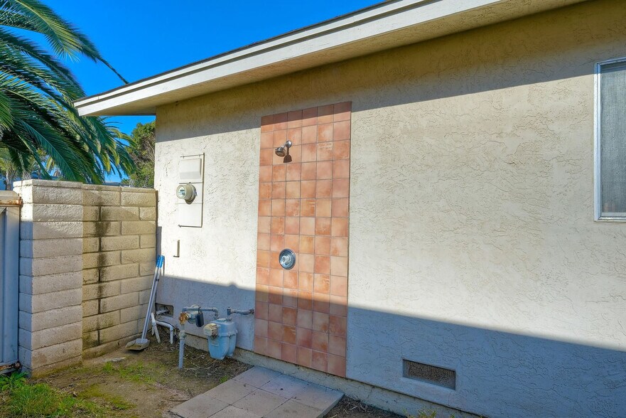 Building Photo - 5100 El Arbol Dr