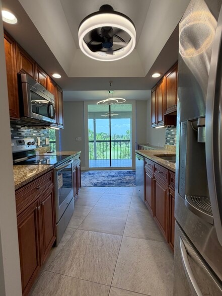 Building Photo - 5279 Fountains Dr S