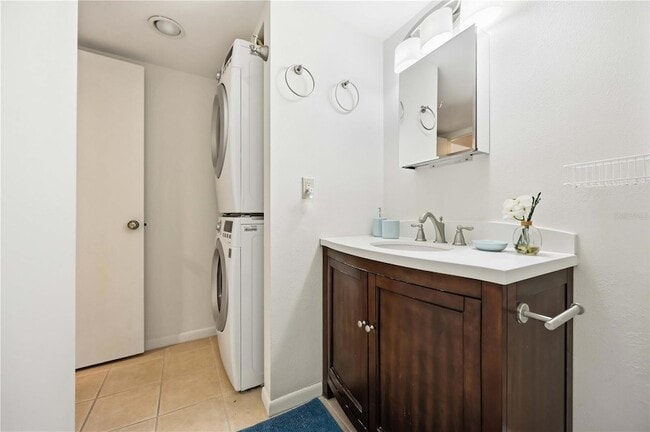 Building Photo - 1626 Brookhouse Dr