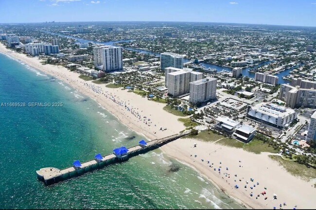 Building Photo - 840 Pine Dr