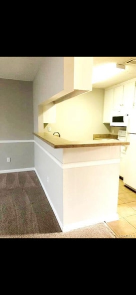 Building Photo - 124 N Springview Dr