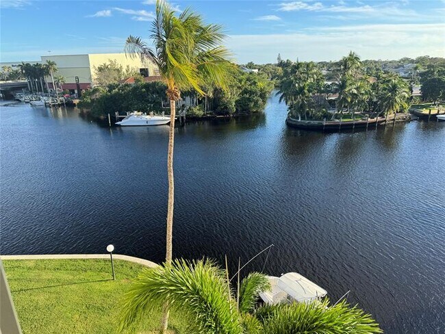 Building Photo - 8 Royal Palm Way