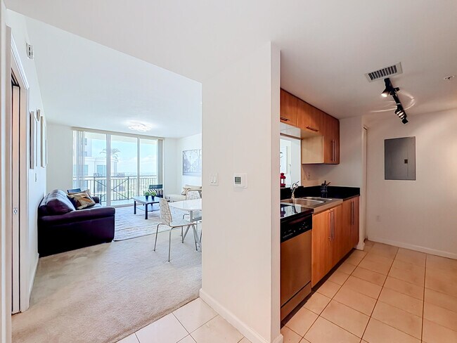 Building Photo - 610 W Las Olas Blvd