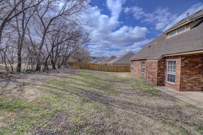 Building Photo - 5 Bed | 2.5 Baths | Broken Arrow