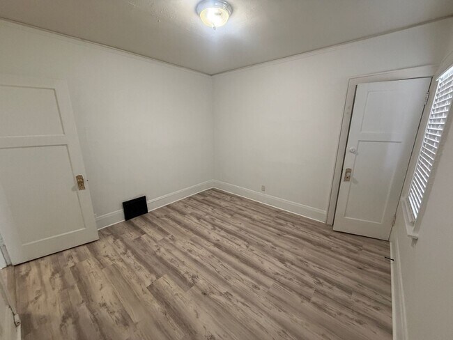 Building Photo - 3600 N Port Washington Rd