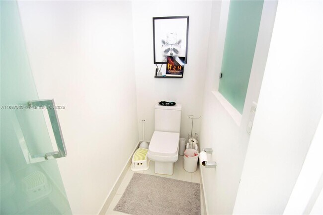 Building Photo - 6320 NW 104th Path