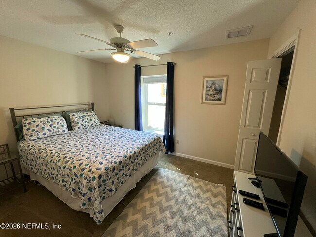 Building Photo - 1018 1st St S