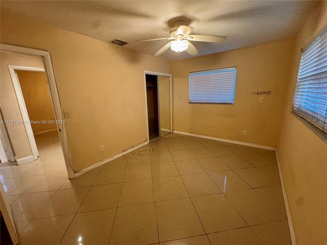 Building Photo - 4720 SW 25th Terrace