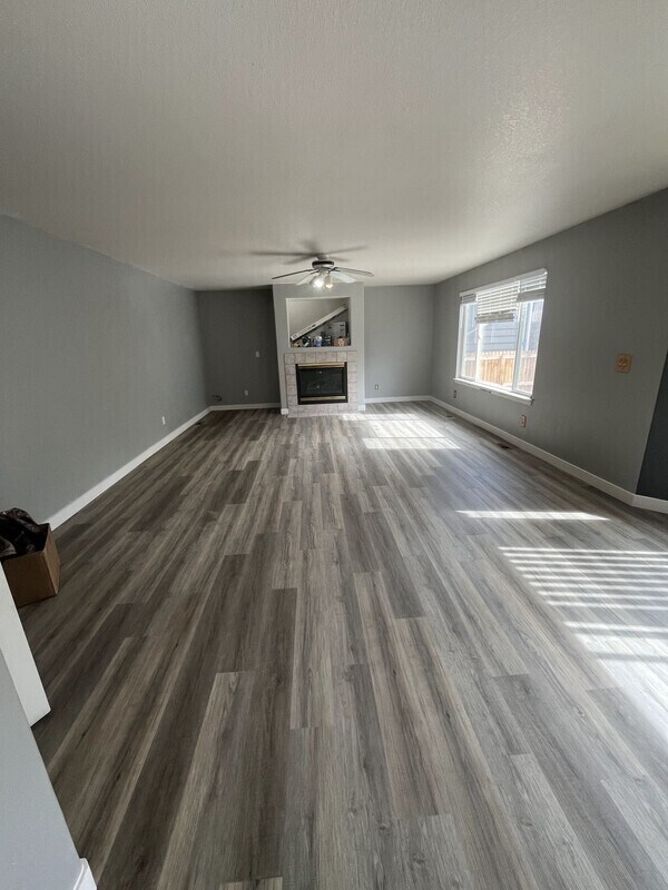 Building Photo - 1324 W 111th Pl