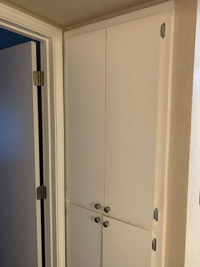 Building Photo - updated condo in central location