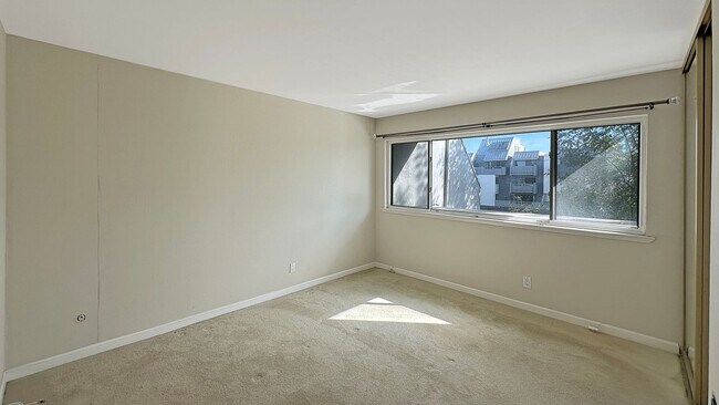 Building Photo - Waterfront Living in the Heart of Jack London Square