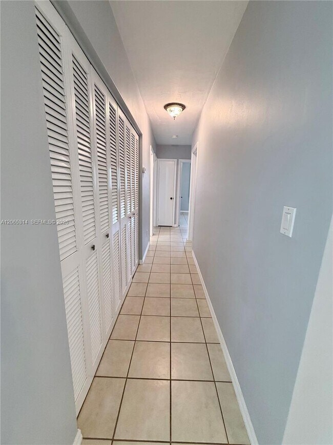 Building Photo - 5101 SW 127th Pl