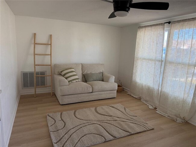 Building Photo - 3352 Honeymoon Ln