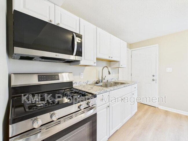 Building Photo - 9042 Maple Grove Rd