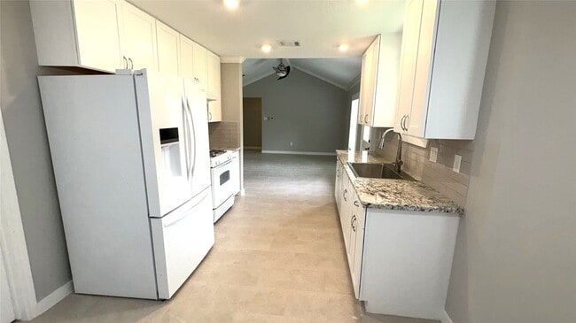 Building Photo - 212 Stratmore Dr