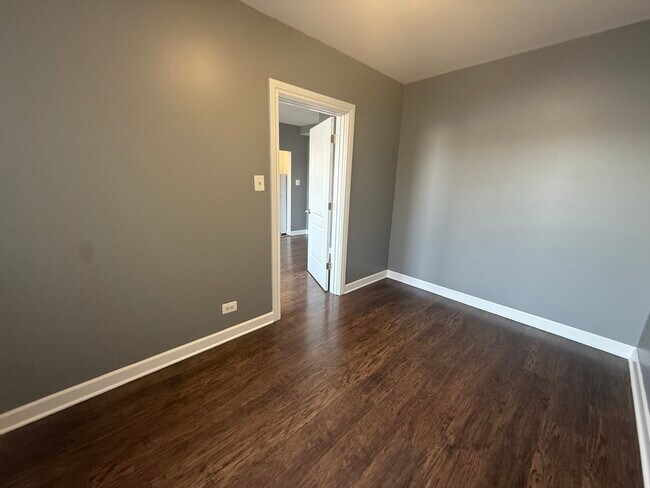 Building Photo - 3420 W Irving Park Rd