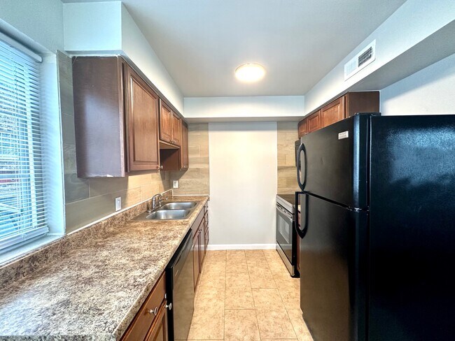 Building Photo - 1523 Leeshores Ln