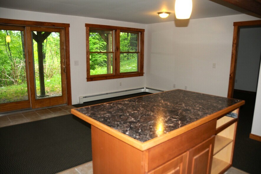 Building Photo - 612 Sylvan Park Rd