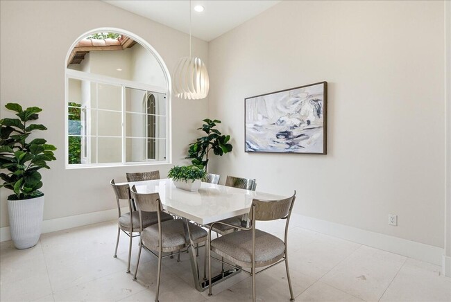 Building Photo - 78905 Mission Dr W