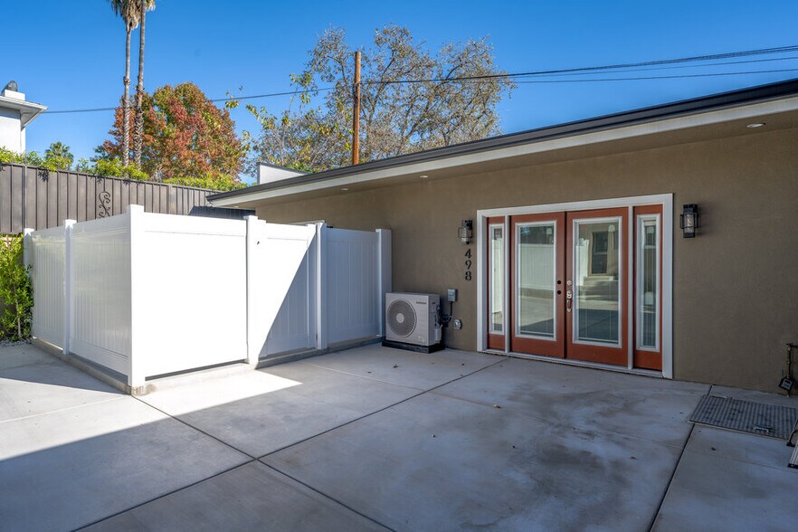 Front view of unit #498 - 498 S Marengo Ave