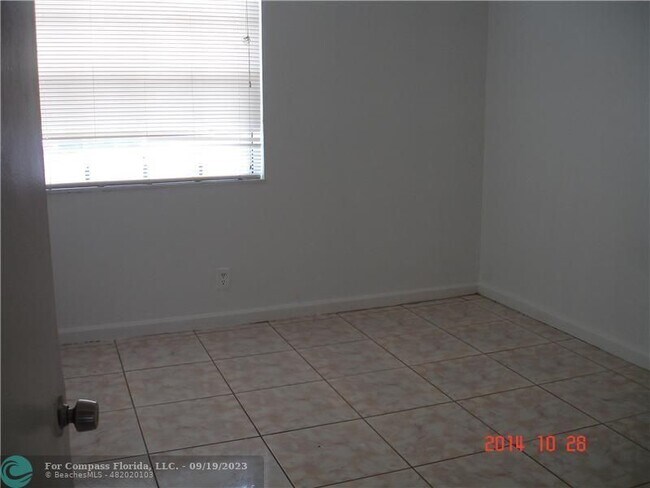 Building Photo - 4295 NW 114th Terrace
