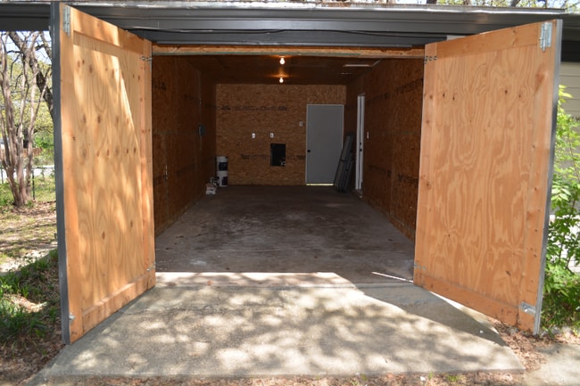 Building Photo - 920 Red Bud Dr
