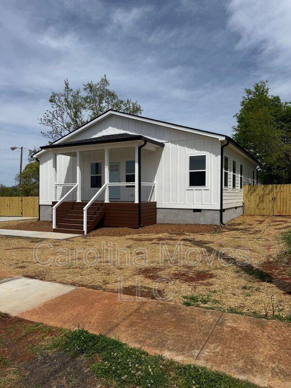 Building Photo - 7 2nd Ave