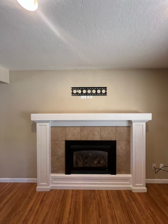 Building Photo - 3380 Janet Dr