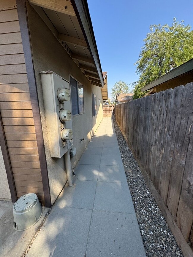 Building Photo - 3951