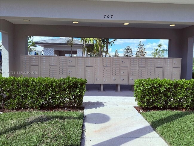 Building Photo - 1427 SE 7th Ter