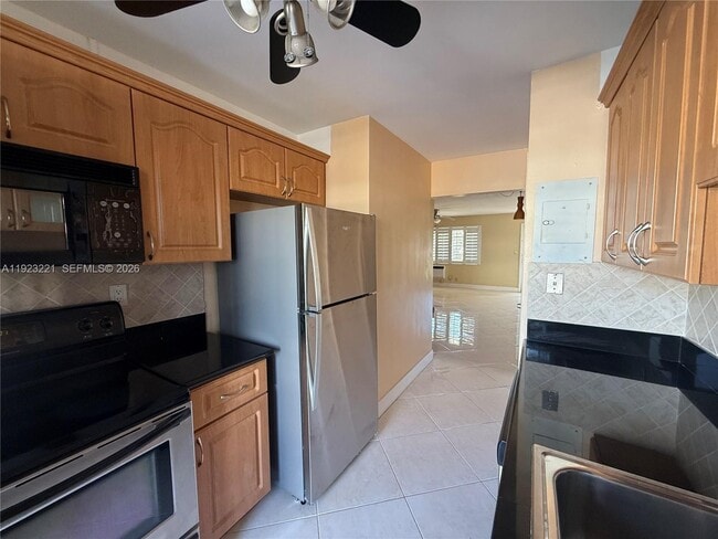 Building Photo - 3922 NE 166th St