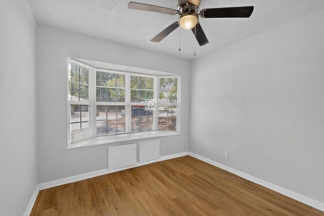 Building Photo - 1809 W Sanford St