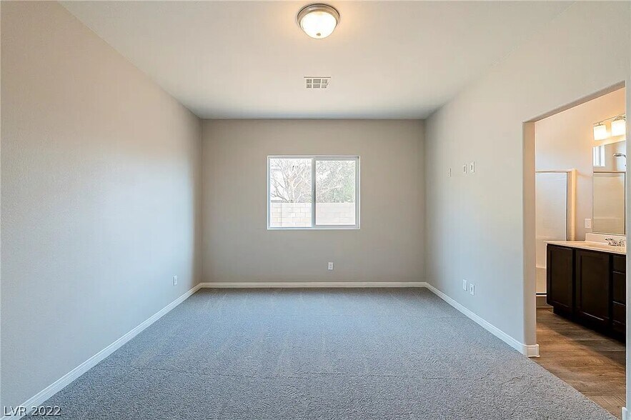 Building Photo - 8688 Vondel Park St