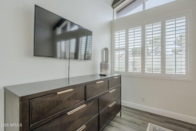 Building Photo - 7322 E Sierra Vista Dr